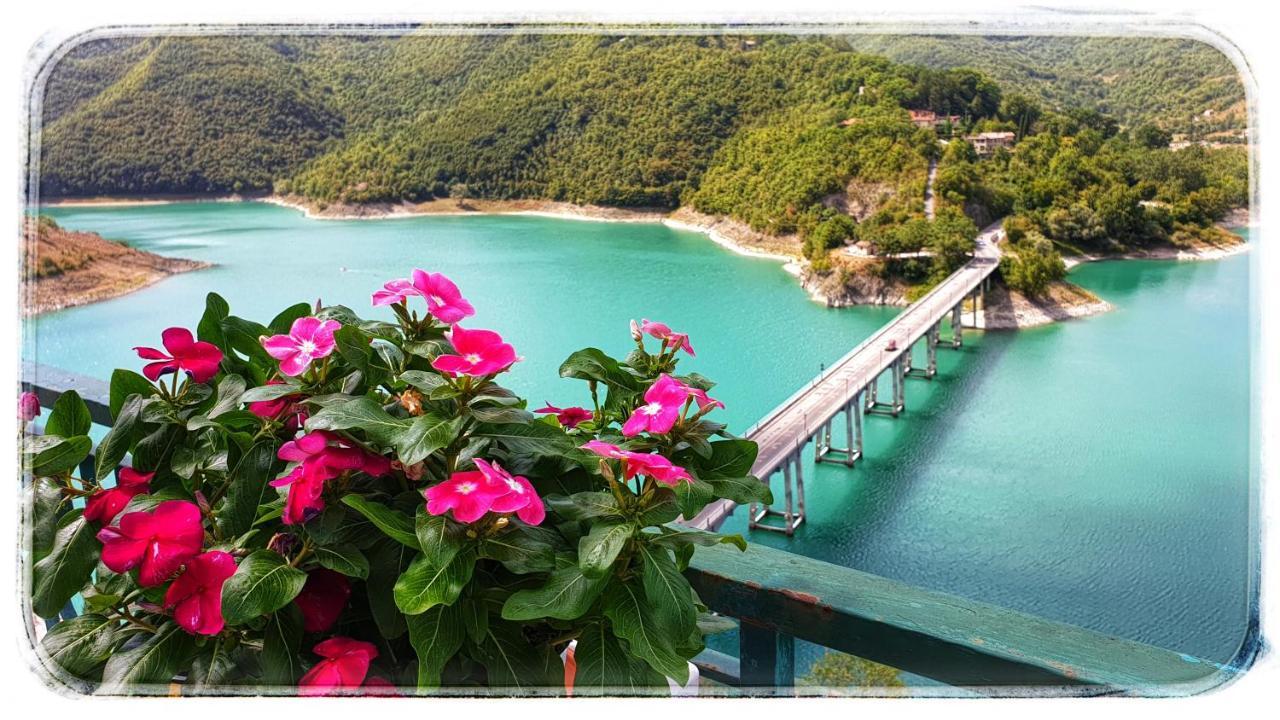 La Terrazza Sul Lago Turano Castel di Tora Bagian luar foto