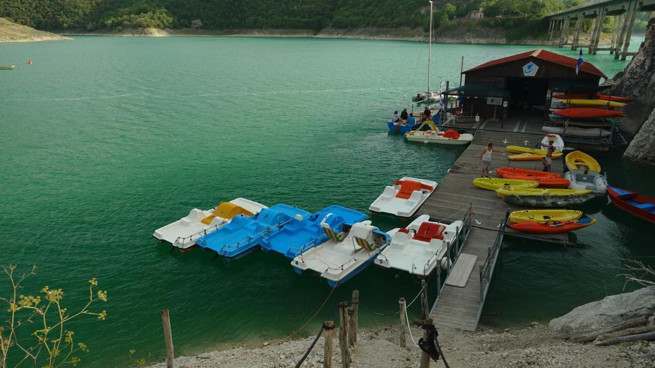 La Terrazza Sul Lago Turano Castel di Tora Bagian luar foto