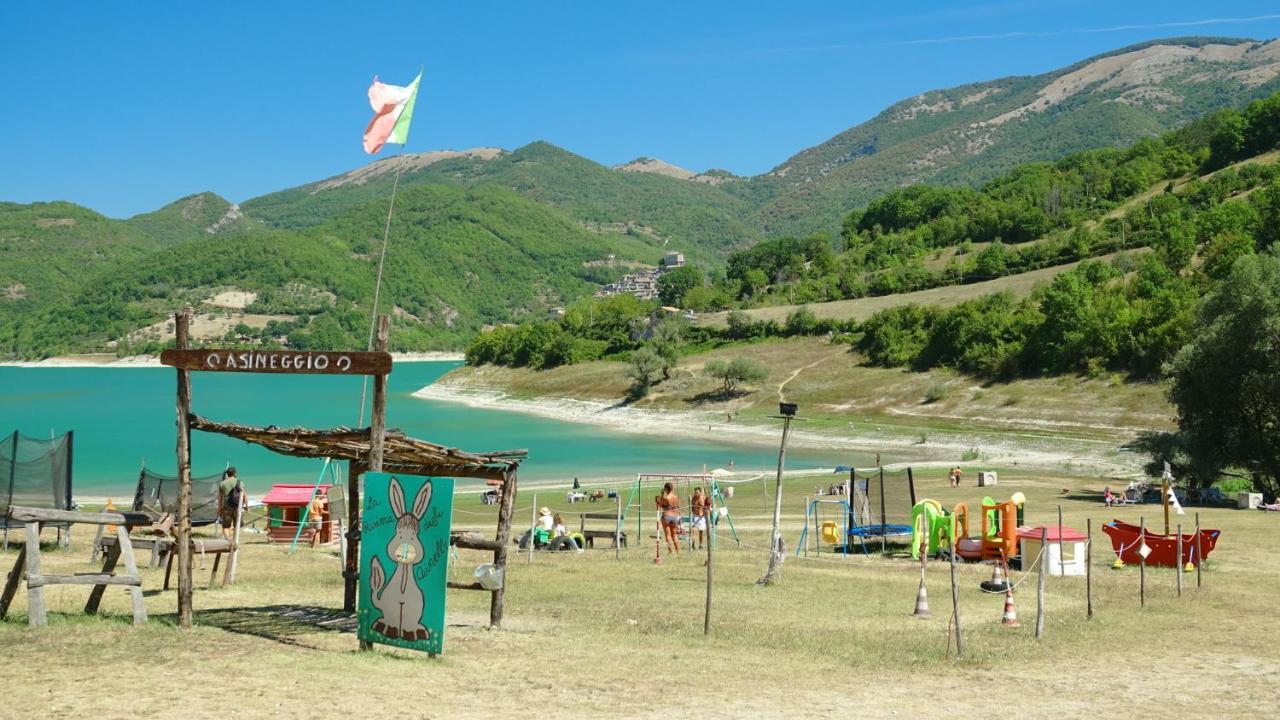 La Terrazza Sul Lago Turano Castel di Tora Bagian luar foto