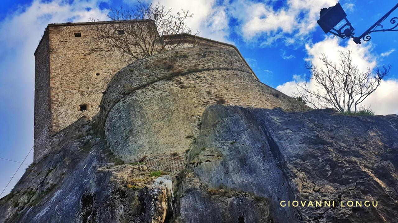 La Terrazza Sul Lago Turano Castel di Tora Bagian luar foto
