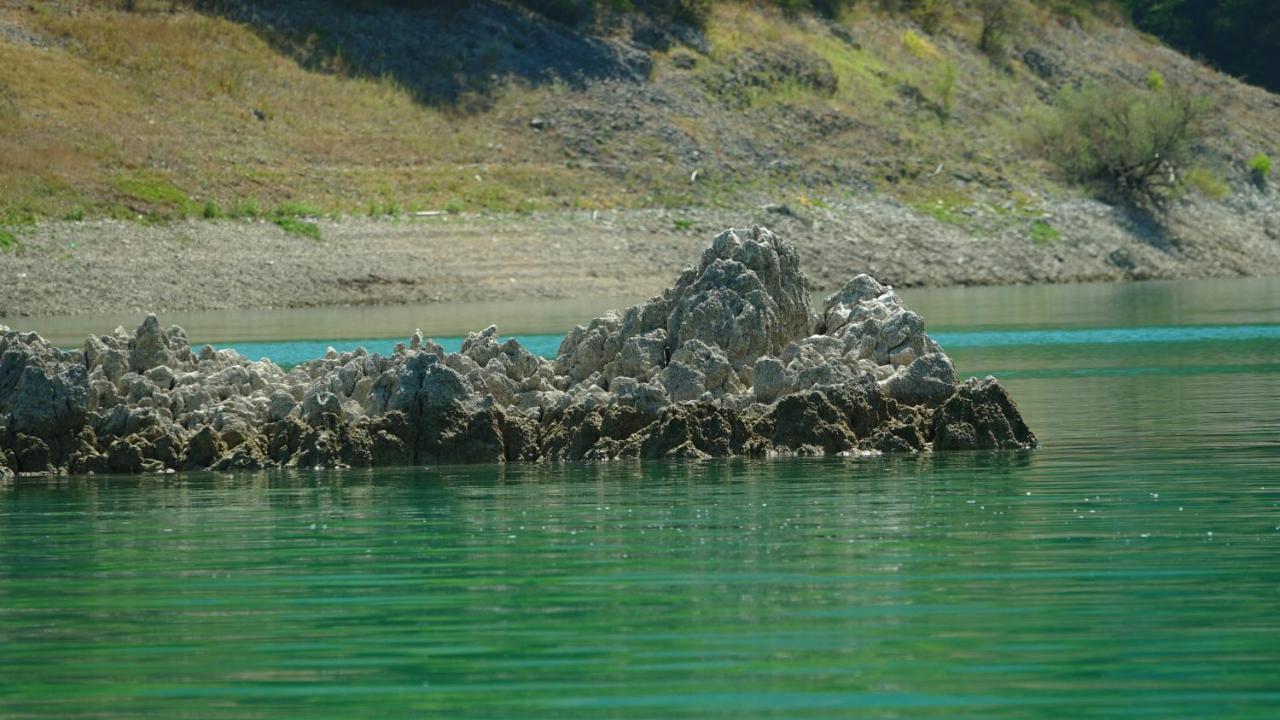 La Terrazza Sul Lago Turano Castel di Tora Bagian luar foto