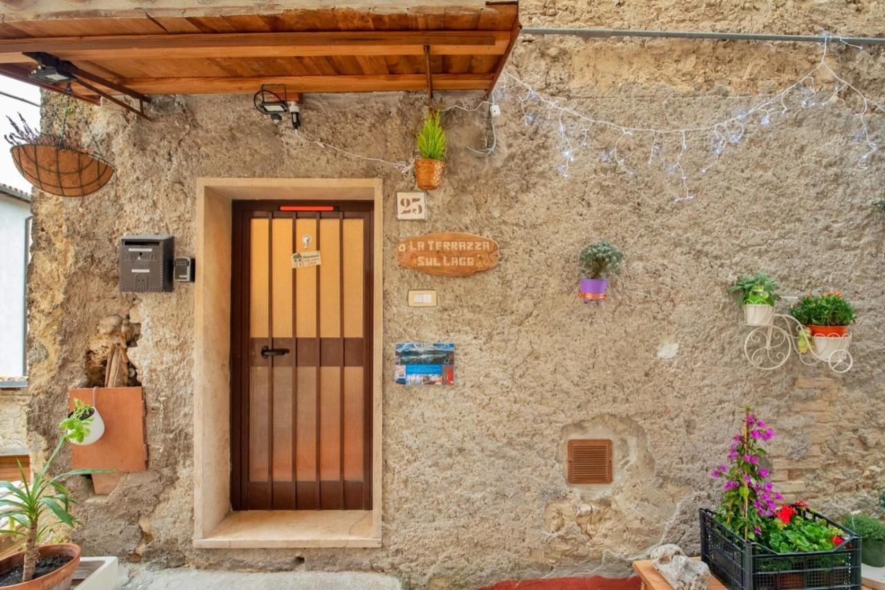 La Terrazza Sul Lago Turano Castel di Tora Bagian luar foto