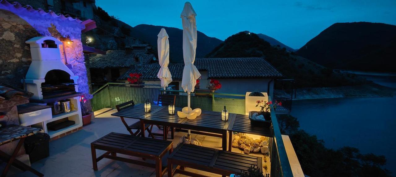 La Terrazza Sul Lago Turano Castel di Tora Bagian luar foto