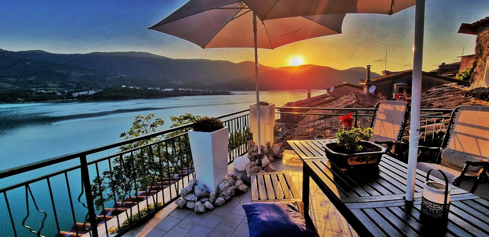 La Terrazza Sul Lago Turano Castel di Tora Bagian luar foto