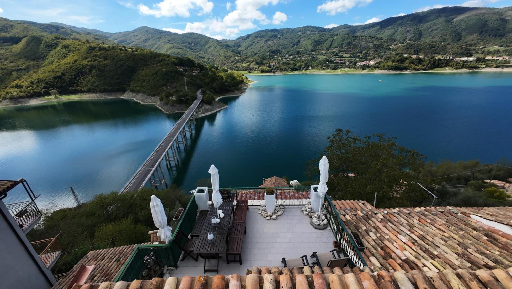 La Terrazza Sul Lago Turano Castel di Tora Bagian luar foto